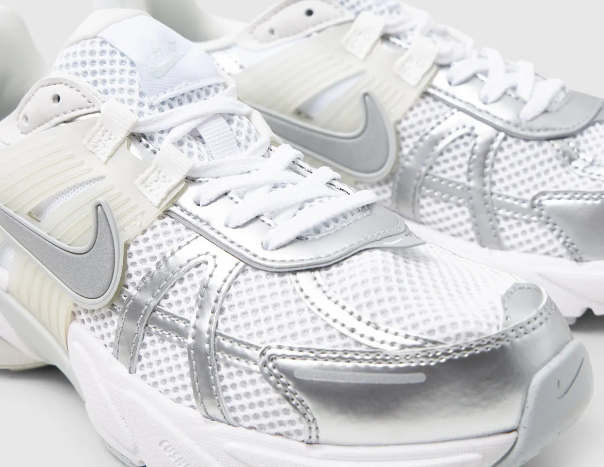 Nike Women's V2K Run White / Metallic Silver - Platinum Tint