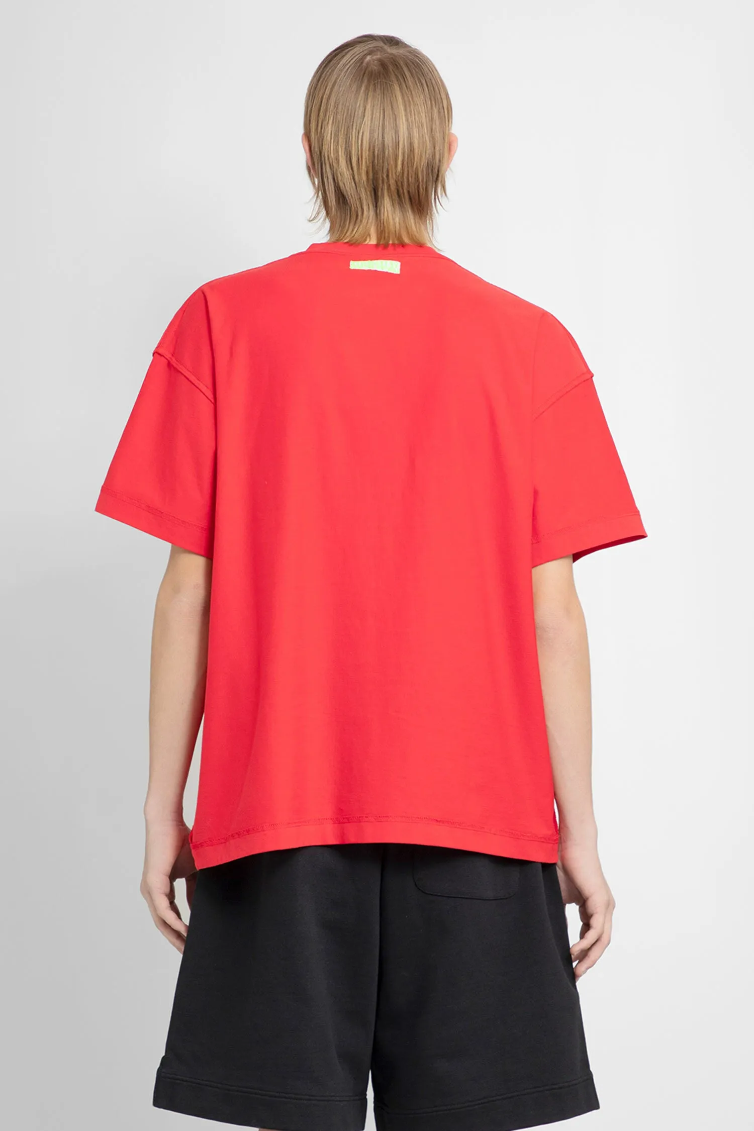 VETEMENTS MAN RED T-SHIRTS & TANK TOPS